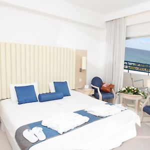 Double or Twin Room Partial Sea View